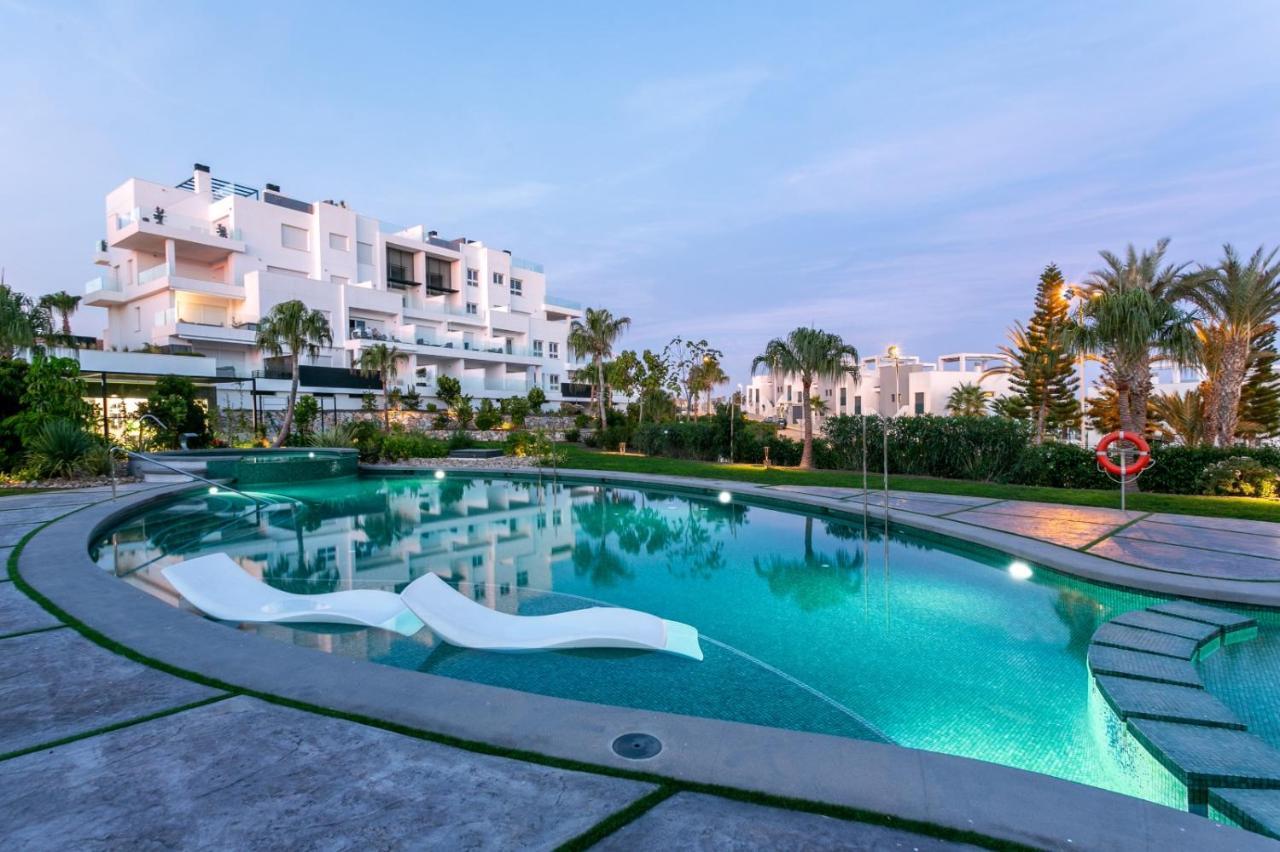 Nice 2 Bedroom Bali Apartment With Sea Views Torrevieja Eksteriør billede