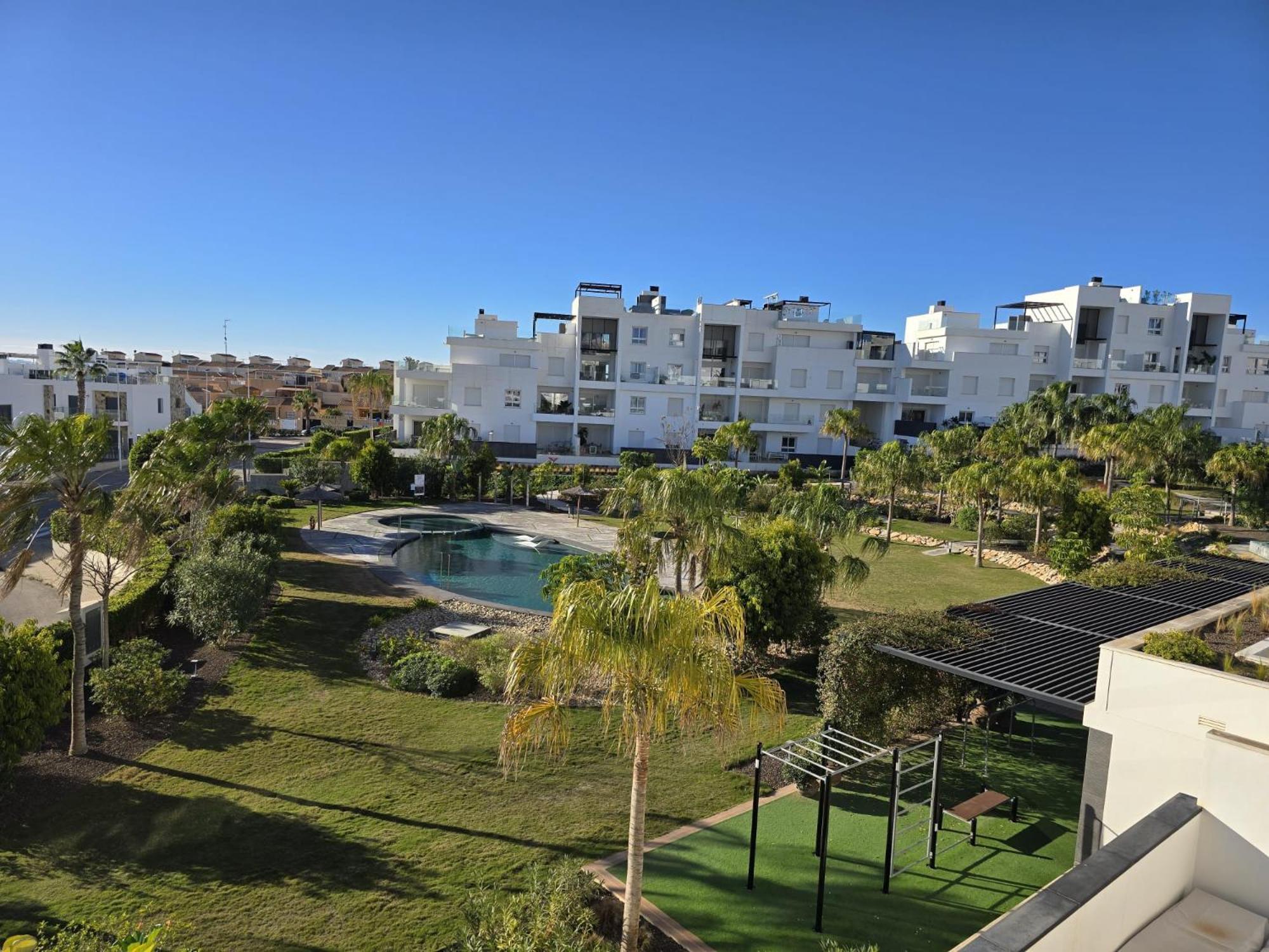 Nice 2 Bedroom Bali Apartment With Sea Views Torrevieja Eksteriør billede