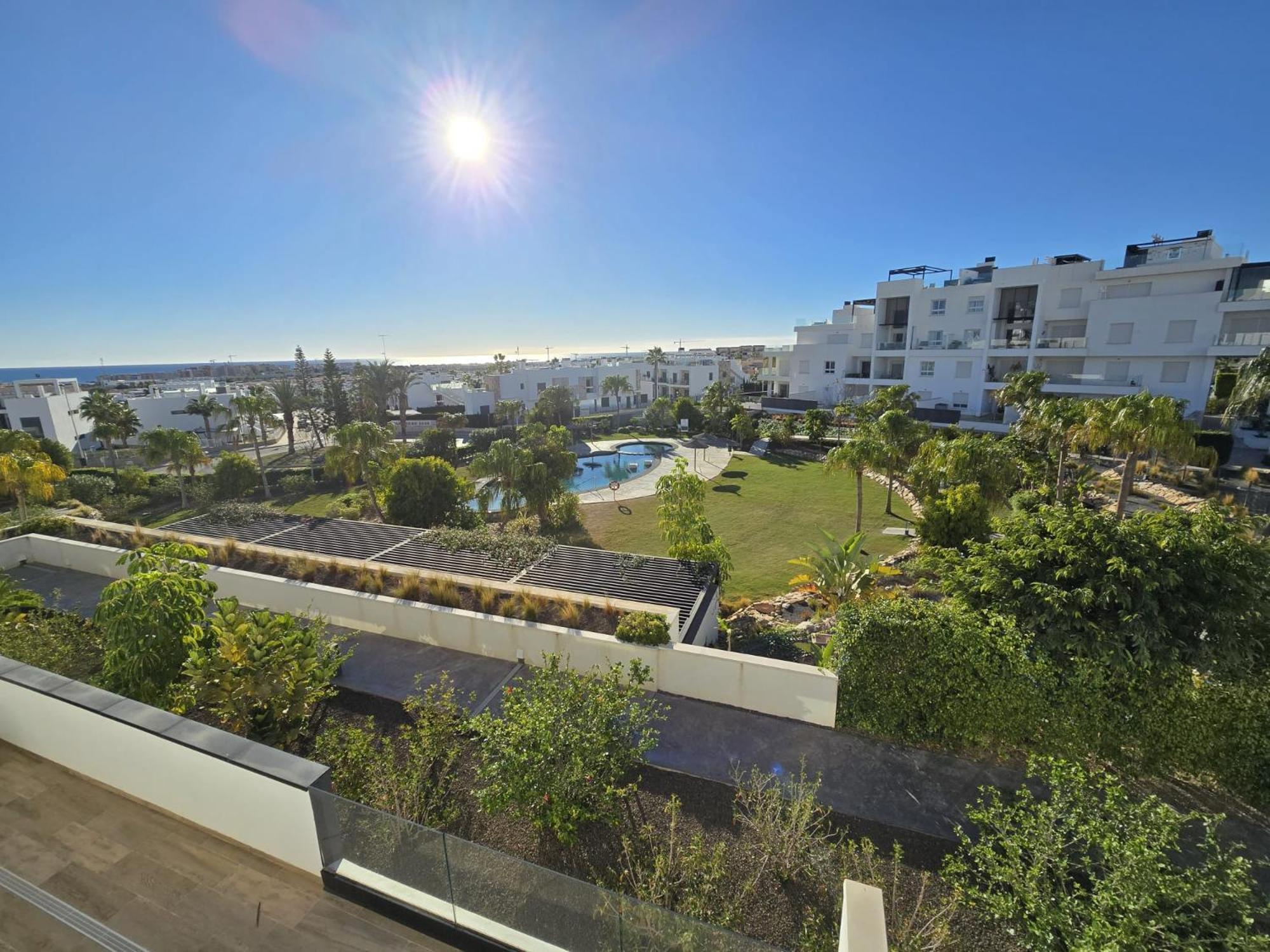 Nice 2 Bedroom Bali Apartment With Sea Views Torrevieja Eksteriør billede